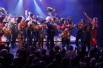 Utrecht 29 oktober 2017
Premiere on your feet in beatrixtheater in Utrecht. Gloria Estefan en haar man Emilio met Jim Bakkum  Vajen van den Bosch Nurlaila en Ellen Evers  tijdens het slotapplaus na afloop van de premiere van de musical On Your Feet!