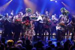 Utrecht 29 oktober 2017
Premiere on your feet in beatrixtheater in Utrecht. Gloria Estefan en haar man Emilio met Jim Bakkum  Vajen van den Bosch Nurlaila en Ellen Evers  tijdens het slotapplaus na afloop van de premiere van de musical On Your Feet!