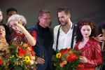 Utrecht 29 oktober 2017
Premiere on your feet in beatrixtheater in Utrecht. Gloria Estefan en haar man Emilio met Jim Bakkum  Vajen van den Bosch Nurlaila en Ellen Evers  tijdens het slotapplaus na afloop van de premiere van de musical On Your Feet!
