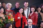 Utrecht 29 oktober 2017
Premiere on your feet in beatrixtheater in Utrecht. Gloria Estefan en haar man Emilio met Jim Bakkum  Vajen van den Bosch Nurlaila en Ellen Evers  tijdens het slotapplaus na afloop van de premiere van de musical On Your Feet!
