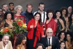 Utrecht 29 oktober 2017
Premiere on your feet in beatrixtheater in Utrecht. Gloria Estefan en haar man Emilio met Jim Bakkum  Vajen van den Bosch Nurlaila en Ellen Evers  tijdens het slotapplaus na afloop van de premiere van de musical On Your Feet!