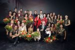 Utrecht 29 oktober 2017
Premiere on your feet in beatrixtheater in Utrecht. Gloria Estefan en haar man Emilio met Jim Bakkum  Vajen van den Bosch Nurlaila en Ellen Evers  tijdens het slotapplaus na afloop van de premiere van de musical On Your Feet!