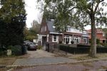 Amsterdam 12 oktober 2017  
Humberto Tan  en zijn vrouw Ineke hun auto's voor hun huis