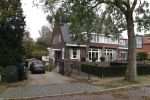 Amsterdam 12 oktober 2017  
Humberto Tan  en zijn vrouw Ineke hun auto's voor hun huis