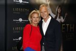 Amsterdam 2 oktober 2017
Premiere Liesbeth List de musical in Carre. Jaap Jongbloed met vriendin