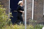Nederhorst den Berg 4 oktober 2017
Jeanine Hennis-Plasschaert  wordt de dag na haar aftreden door haar chauffeur thuis opgehaald om haar ontslag aan te beiden bij Koning Willem Alexander