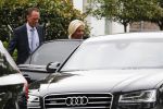 Nederhorst den Berg 4 oktober 2017
Jeanine Hennis-Plasschaert  wordt de dag na haar aftreden door haar chauffeur thuis opgehaald om haar ontslag aan te beiden bij Koning Willem Alexander