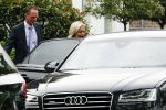 Nederhorst den Berg 4 oktober 2017
Jeanine Hennis-Plasschaert  wordt de dag na haar aftreden door haar chauffeur thuis opgehaald om haar ontslag aan te beiden bij Koning Willem Alexander