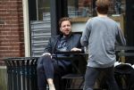 Amsterdam 13 oktober 2017
Jelle de Jongmet een kennis op terras