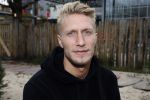 Amsterdam 26 oktober 2017 
De deelnemers-presentatie van het tv-programma Into The Waves Bovenste rij v.l.n.r. Miro Kloosterman, Joshua Nolet (ChefSpecila), Tim Douwsma, Donny Roelvink en Negativ (Maurits Delchot). Onderste rij v.l.n.r Nochtli Peralta Alvares, Touriya Haoud, Kay Nambiar, Christina Curry en Sonja Silva