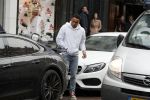 Amsterdam 11 november 2017
Kenny Tete met zijn nieuwe porsche panamera op de pc hooftstraat