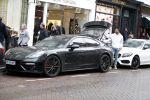 Amsterdam 11 november 2017
Kenny Tete met zijn nieuwe porsche panamera op de pc hooftstraat