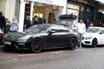Amsterdam 11 november 2017
Kenny Tete met zijn nieuwe porsche panamera op de pc hooftstraat