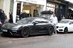 Amsterdam 11 november 2017
Kenny Tete met zijn nieuwe porsche panamera op de pc hooftstraat
