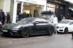 Amsterdam 11 november 2017
Kenny Tete met zijn nieuwe porsche panamera op de pc hooftstraat