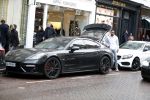 Amsterdam 11 november 2017
Kenny Tete met zijn nieuwe porsche panamera op de pc hooftstraat