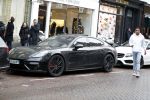 Amsterdam 11 november 2017
Kenny Tete met zijn nieuwe porsche panamera op de pc hooftstraat