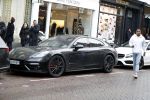 Amsterdam 11 november 2017
Kenny Tete met zijn nieuwe porsche panamera op de pc hooftstraat