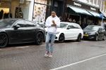 Amsterdam 11 november 2017
Kenny Tete met zijn nieuwe porsche panamera op de pc hooftstraat