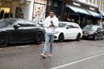 Amsterdam 11 november 2017
Kenny Tete met zijn nieuwe porsche panamera op de pc hooftstraat
