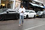 Amsterdam 11 november 2017
Kenny Tete met zijn nieuwe porsche panamera op de pc hooftstraat