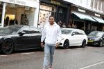 Amsterdam 11 november 2017
Kenny Tete met zijn nieuwe porsche panamera op de pc hooftstraat