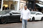 Amsterdam 11 november 2017
Kenny Tete met zijn nieuwe porsche panamera op de pc hooftstraat