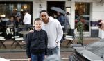 Amsterdam 11 november 2017
Kenny Tete met zijn nieuwe porsche panamera op de pc hooftstraat