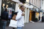 Amsterdam 11 november 2017
Kenny Tete met zijn nieuwe porsche panamera op de pc hooftstraat