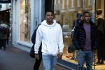 Amsterdam 11 november 2017
Kenny Tete met zijn nieuwe porsche panamera op de pc hooftstraat