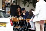 Amsterdam 13 oktober 2017 
Isa Hoes en Marc Marie Huybregts op terras