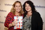 Amsterdam 16 oktober 2017
Boekpresentatie Marjolein Hurkmans . Angela Groothuizen ontvangt het eerste exemplaar.