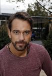 Amsterdam 26 oktober 2017 
De deelnemers-presentatie van het tv-programma Into The Waves Bovenste rij v.l.n.r. Miro Kloosterman, Joshua Nolet (ChefSpecila), Tim Douwsma, Donny Roelvink en Negativ (Maurits Delchot). Onderste rij v.l.n.r Nochtli Peralta Alvares, Touriya Haoud, Kay Nambiar, Christina Curry en Sonja Silva