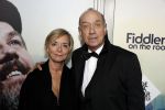 Amsterdam 5 november 2017
Premiere Fiddler on the Roof in het nieuwe de la mar theater, Peter Rï¿½mer met zijn vrouw.
Peter Romer