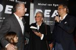 Scheveningen 7 november 2017
Noekpresentatie DEAL van Rob Jansen geschreven door Michiel v Egmond. Rob Jansen overhandit eerste boek aan moeder en broer van overleden oud werknemer