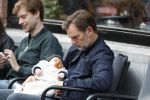 Amsterdam 14 oktober 2017 
Ronald de Boer met zijn zoontje op schoot op terras
