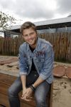 Amsterdam 26 oktober 2017 
De deelnemers-presentatie van het tv-programma Into The Waves Bovenste rij v.l.n.r. Miro Kloosterman, Joshua Nolet (ChefSpecila), Tim Douwsma, Donny Roelvink en Negativ (Maurits Delchot). Onderste rij v.l.n.r Nochtli Peralta Alvares, Touriya Haoud, Kay Nambiar, Christina Curry en Sonja Silva
