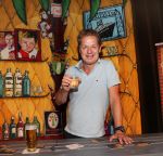 Rotterdam, 29 Augustus 2017 Persvoorstelling OASE Bar
met o.a. Joke Bruijs, Ron Brandsteder, Gerard Cox, Jacques Herb, Mini en Maxi, Jenny Arean, Bastiaan Ragas en Tony Neef.