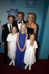 Utrecht 29 oktober 2017
Premiere on your feet in beatrixtheater in Utrecht. Bastiaan Ragas met zijn vrouw Tooske en hun kinderen