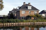Berkel en Rodenrijs 15 oktober 2018
Monique Hazes en haar tante tillen met vrienden spullen naar hun nieuwe huis. Andre Hazes ligt ziek in bed. Vandaag gaan ze voor het eerst slapen in hun nieuwe huis aan het water.
