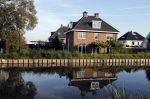 Berkel en Rodenrijs 15 oktober 2018
Monique Hazes en haar tante tillen met vrienden spullen naar hun nieuwe huis. Andre Hazes ligt ziek in bed. Vandaag gaan ze voor het eerst slapen in hun nieuwe huis aan het water.