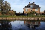 Berkel en Rodenrijs 15 oktober 2018
Monique Hazes en haar tante tillen met vrienden spullen naar hun nieuwe huis. Andre Hazes ligt ziek in bed. Vandaag gaan ze voor het eerst slapen in hun nieuwe huis aan het water.