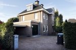 Berkel en Rodenrijs 15 oktober 2018
Monique Hazes en haar tante tillen met vrienden spullen naar hun nieuwe huis. Andre Hazes ligt ziek in bed. Vandaag gaan ze voor het eerst slapen in hun nieuwe huis aan het water.