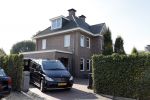 Berkel en Rodenrijs 15 oktober 2018
Monique Hazes en haar tante tillen met vrienden spullen naar hun nieuwe huis. Andre Hazes ligt ziek in bed. Vandaag gaan ze voor het eerst slapen in hun nieuwe huis aan het water.