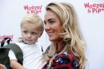 Den Haag 14 oktober 2018
Premiere Woezel en pip in koninklijke schouwburg Den haag. Monique Hazes kwam met haar zoontje Andre Hazes jr