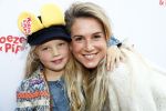 Den Haag 14 oktober 2018
Premiere Woezel en pip in koninklijke schouwburg Den haag. Anouk v Schie de Mol met haar dochter