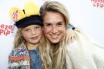 Den Haag 14 oktober 2018
Premiere Woezel en pip in koninklijke schouwburg Den haag. Anouk v Schie de Mol met haar dochter