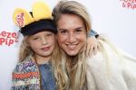 Den Haag 14 oktober 2018
Premiere Woezel en pip in koninklijke schouwburg Den haag. Anouk v Schie de Mol met haar dochter