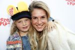 Den Haag 14 oktober 2018
Premiere Woezel en pip in koninklijke schouwburg Den haag. Anouk v Schie de Mol met haar dochter