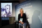 Amsterdam 23 oktober 2018
Boekpresentatie van Antoinette Scheulderman in de soho House . Eva Jinek overhandigt haar het eerste boek.